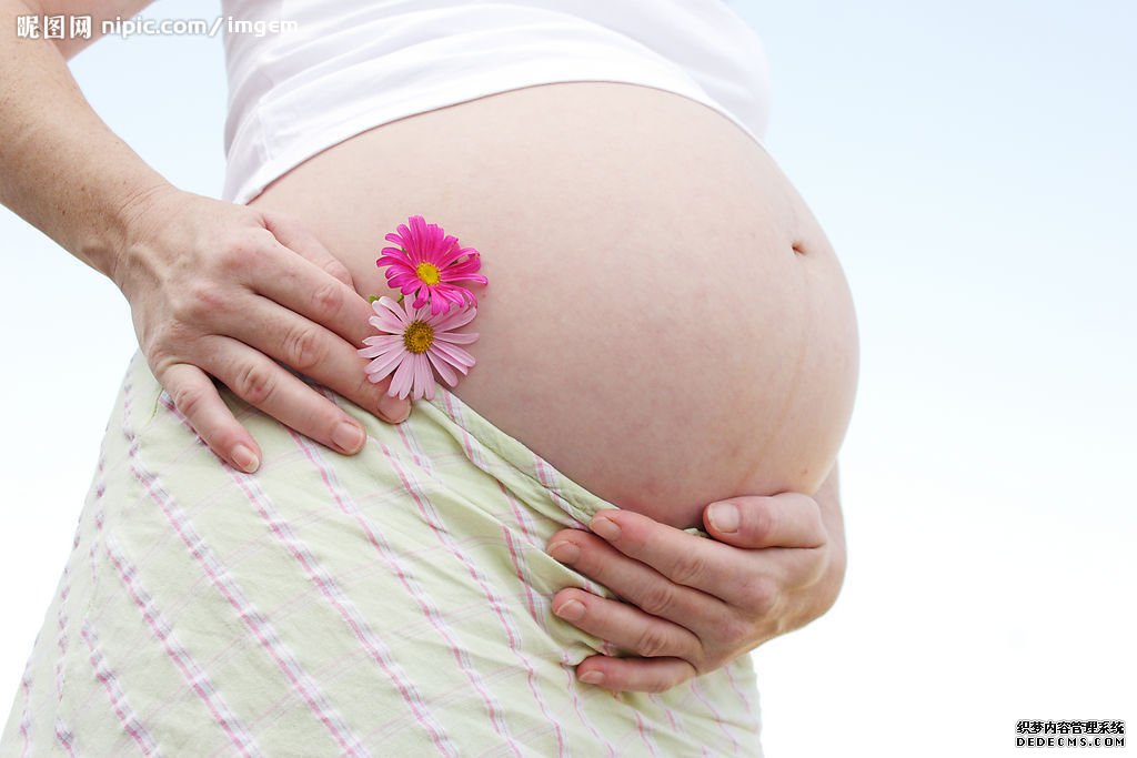 少女贪财替富翁代孕生子 因生女男方拒付抚养费