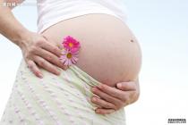 少女贪财替富翁代孕生子 因生女男方拒付抚养费